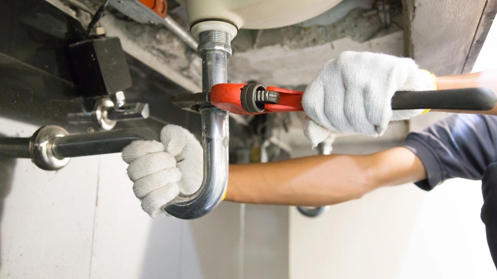 Plumber explaining a kitchen sink repair to an Aurora homeowner